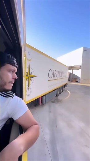 Expert Truck Driver Backing Skills | Why Experience Matters in Big Rig Parking #truck #automobile