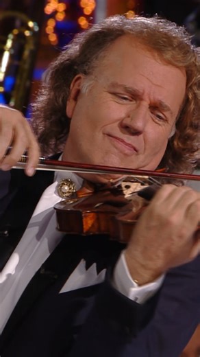 Merry Christmas! ❄ Feliz Navidad 🎅 Buon Natale 🎄 Feliz Natal ⛄ Vrolijk Kerstfeest! 🎅 Zaolige Keersmes! ❄ Crăciun Fericit ⛄ Veselé Vánoce 🎅 Meri Kirihimete 🎄 חג מולד שמח 🎅 Mutlu Noeller 🎄 Wesołych Świąt ❄ めりーくりすます ❄ Joyeux Noël ⛄ Boldog karácsonyt 🎅 Blithe Yule 🎄 Vesel Božič ❄ Suk sarn warn Christmas 🎅 Nadolig Llawen Listen to André's best Christmas music on YouTube and Spotify: https://linktr.ee/andrerieu | André Rieu