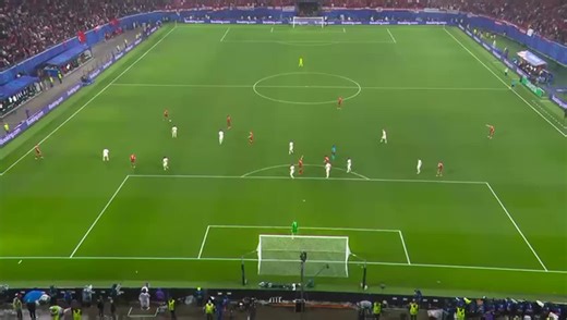 ⚽ How to Beat a Low BlockBreaking down a low defensive block requires patience, precision, and the ability to accelerate play at the right moment. The key lies in manipulating defensive compactness… | Hugo Gomes Falcao