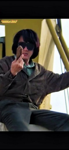 Jackie Chan Motorbike Stunt - Armour of God 2: Operation Condor