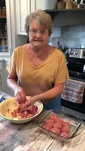 Meatloaf Balls. Recipe: https://www.facebook.com/mamasuessouthernkitchen/photos/a.129221862203165/132844141840937/?type=3 If you visit my website at https://www.mamasuessouthernkitchen.com/cookbook, you will see instructions on ordering your cookbooks! | Mama Sue’s Southern Kitchen