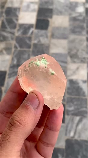 Gorgeous morganite crystal combine with Green tourmaline with complete specimen. available from responsible price Weight. 90 grams Dimension: 51 : 44 : 25 mm. Dm and pm price and more detail available. #morganite#crystals#gemstone#mineral#specimen#jewelry#tourmaline#usa🇺🇸#france🇫🇷#ruby# | Yasir Gems Stone