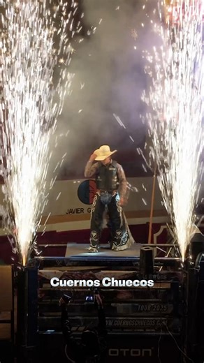 🤠🔥 ¡ASÍ SE VIVIÓ CUERNOS CHUECOS EN TEXCOCO! 🔥🤠 Adrenalina, emoción y pura acción en la Plaza de Toros Silverio Pérez, dentro de las instalaciones de la Feria Internacional del Caballo Texcoco 🎡🐂 💥 Una noche llena de energía, montas espectaculares y un público que se entregó al máximo 🙌🏻 Gracias a todos los que fueron parte de esta experiencia que hizo vibrar Texcoco 💚 ¡Nos vemos en la próxima! 👀 #CuernosChuecos #Texcoco #FeriaDelCaballo #RodeoTime #PlazaDeTorosSilverioPérez #rancho #