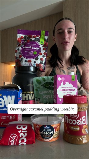 480calories , 65g carbs, 6g fats and 41g PROTEIN ⭐️ Perfect for breakfast if you’re headed to the gym to push some weights or want to keep yourself full until your next meal 🍽️ whilst eating balanced 🍓🫐 Overnight caramel biscoff weetbix 🥣 (That taste unreal) 😋 2 weetbix 80ml milk 20g protein powder 1 Paul’s protein caramel pudding 5g whey protein crisps 1 biscoff biscuit 10g melted biscoff 60g berries More on my ig in my bio xx #onlinecoach #fitness #fyp