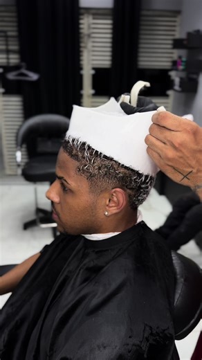 Moicano com Luzes: Transformações para Cabelo Cacheado