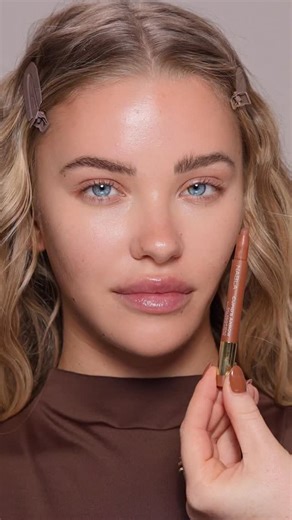 Warm-Toned Glam 💄 #makeup by me @shari.mua model @angeeeelia |anzelge products used: SKIN PREP @dr.emiskin Essential Essence Skin Balancing Toner @sensaibeauty_germany Absolute Silk Micro Essence-in-Lotion @bobbibrowngermany Vitamin Enriched Face Base Dr Emi Arpa Better Balm Ceramide Lip Care EYES @nablacosmetics Cupid‘s Arrow #5 @diorbeauty Diorshow 5 Couleurs „Wild Beige“ @natashadenona Eye Sculpt Palette @duffbeautyofficial Easy Lash Collection @sweedbeauty Cloud Mascara „Black“ BASE •Dior F