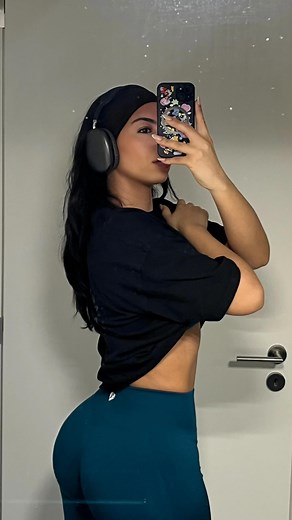 Line Souaidi | 60 days till summer ♥️ do this easy and efficient leg workout: - warmup - 4x (10 kas glute bridge + 10 hiptrust+ 10 sec pause) - 4x10... | Instagram