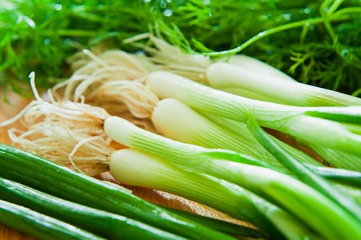 Green Onions vs Chives: Exploring the Key Differences