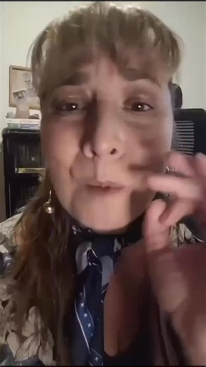 Smash | Convenções e Summits on Instagram: "“Não faltou emoção. Faltou direção.” O evento empolgou. Mas ninguém sabia o que fazer no dia seguinte. Motivação sem clareza não move time. Inspiração sem estratégia não vira resultado. Na Smash, a gente faz diferente: Evento bonito, sim. Mas com propósito, comportamento e resultado no pós. 👉 O palco termina. O impacto, não. #convenção #eventoestratégico #pósevento #liderança #agenciastrategica"