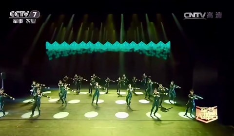 Chinese military dance original complete version, via CCTV7 (China Central Television) The show performed by Chinese ethnic minority dancers. The final lyrics are: in snowfields strongholds, soldiers from different peoples united together like real brothers. #chinesemilitarydance #chinesemilitary #chinesetiktok #trend
