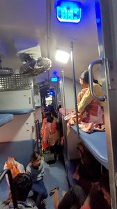 Vaishali Superfast Express Sleeper Coach S5 #reelsfbシ #video #reels #facebookviral #foryoupagereels #indianrailways #viral #travellingrailway #dhamakatraveling #viralvideoreels #viralvideo #railway | Travelling Dhamaka
