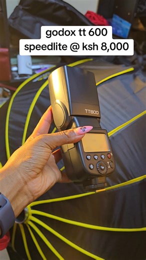 Key Features of the Godox TT600: Wireless System: Built-in 2.4GHz X Radio System allows it to act as a master or slave unit for off-camera, versatile lighting setups. Performance: Powerful output (GN 60m/197' at ISO 100) with manual power control from 1/1 to 1/128. Flexibility: Head tilts -7 to 90° and rotates 180° left/right. Compatibility: Universal hot shoe, works with most camera brands, and offers HSS up to 1/8000s with appropriate Godox transmitters. Sync Ports: Includes a 3.5mm sync port 