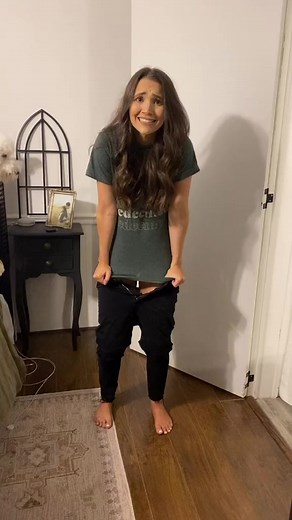 453K views · 420 reactions | Trying to squeeze into your pre-pregnancy jeans like… funny pregnancy couples parentsoftiktok postpartum fyp | Hunter & Devin | Facebook
