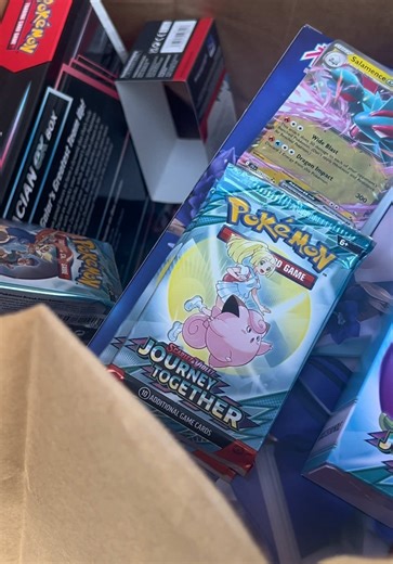 Journey Together opening in line #pokemon #pokemoncommunity #gamestop #journeytogether #pokemonjourneytogether #pokemontcg