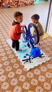 Cot moi bicycle pédaler emba lawo Astere 🤣🤣Matin Mofini lever 04:00 , cuit manzer met l’ordre 07:00 fini ! Lerla mari madam Peña l’autre louvraz! C sa appel management si ou envi passe letemps r ou Zenfant, ou bizin levé bonne heure fini ou louvraz bonne heure! Moi ek Mo madam nou fair zoomba à la maison, matin bonne heure avant alle travail!bane Zenfant guet nou fair l’exercice, Banla si cumance fair zot bicyclette ek dancer r nou 😀 | Apran cuit