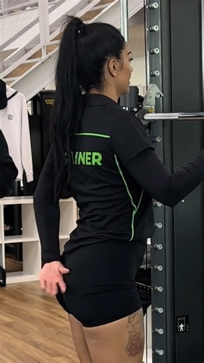 Trainer farts #personaltrainer #fitness #protein #fartsarefunny #gym #gassy #preworkout #stepups