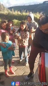 Hay personas que se alegran con lo poco que puedes ofrecerles su sonrisa y su amor es una bendición | Reflexiones Leonardo