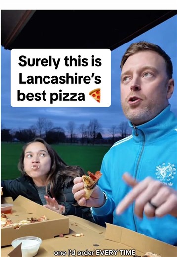 We popped over to see @Dough boy Pizza trailer on Christmas Eve and it was class. We started with the Christmas Cracker pizza which had pigs in blankets, sausage stuffing, Brie and cranberry. Proper festive and honestly unreal. Then we went for the Pig Out with pepperoni, chorizo, smoked pancetta and nduja and Alex was in his element. That one did not last long at all. 😂 We had some dips on the side too with hot honey and garlic and herb!!! Absolute quality, proper pizza! You know that it’s top