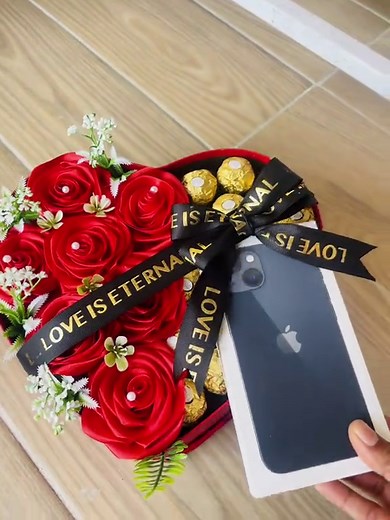 #caja#estilo #corazon #iphone #13 Caja sorpresa para una persona especial ❤️😻🫶con mucho Amor iPhone 📲 😻