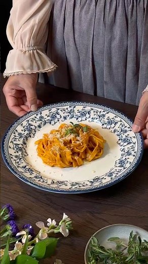 🍝 Roasted Red Pepper Pasta with Roasted Tomato Garlic Sauce