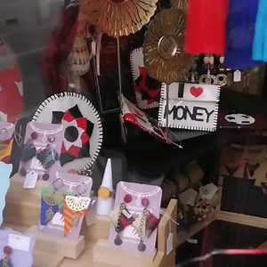 #Excited to #share the #latest #addition to my #Vitrine: en #ville 6 rue Pasteur 05000 GAP #Original #Handcrafted #handmade #earrings #bracelets #collier #necklace #porté #monnaie #purse #keyrings #porte #clé #coussins#déco #sac #bag #unique gap France #fait main #handmade #original ✋ | Belicious delicious | Facebook