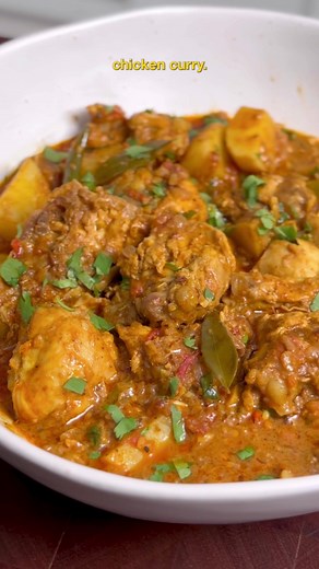 Sri Lankan Muslim Chicken Curry Recipe with Yogurt and Potatoes