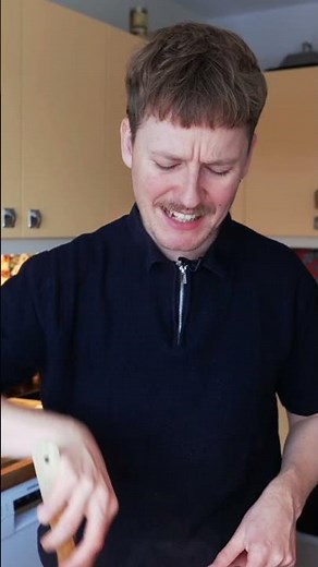 Eddike, citron eller anden citrusfrugt er ESSENTIELT, når man tilsmager maden.