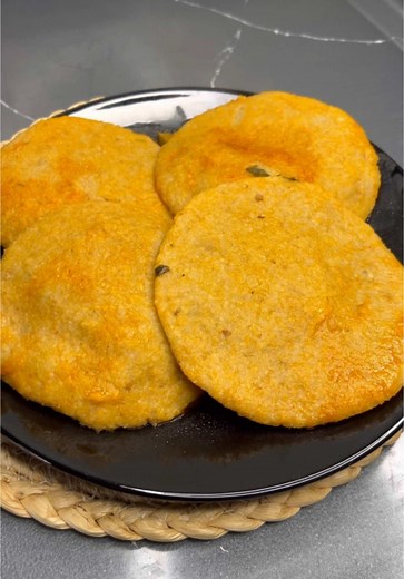 کفتەکەت دەویت هەڵنوەشێت بەم رێگایە ئامادەی بکە ( کبە جرش ) ————- پێکهاتەکان :- ٥ پەرداخ بڕوێش ٣ پەرداخ ئاو خوێ کەمێك زیت نیوە پەرداخ وردە ساوار یان پیرخەنی بۆ ناوەکەی قیمە زیت پیاز کەرەوز خوێ بیبەری ڕەش سڵق ئاوتەماتە ئاو سفرەی هەموو لایەك ئاوەدان بێت 🌺 ————— مكونات: ٥ كلاس جرش ٣ كلاس ماء ملح شويه زيت نصف كوب برغل ناعم للحشوة قيمة لحم بصل كرفس ملح فلفل اسود سلق ماء معجون طماطة سفره العامرة 🌺💕 #cooking #food #cookingforfamily #cookingfood