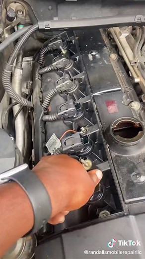 Just doing a little maintenance on this 325i to keep it running a little longer #bmw#bmw325i #maintenance #mobilemechanic #mechanic #atl#atlanta