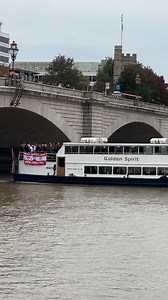 Gooners sing The King of Brazil song on party boats along the Thames before Fulham vs Arsenal | The Gooner