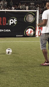 7.9K views · 44 reactions | O Sporting Clube Farense e o Placard.pt uniram-se para mais uma iniciativa solidária!欄 O desafio foi lançado à Refood Faro que convocou os seus melhores jogadores para entrar ao intervalo... #SóOsDurosVencem #SCFSLB | Sporting Clube Farense | Facebook