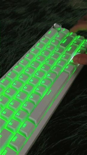Adjust the colors to your liking and enjoy the comfort of RGB lighting and the pleasure of typing.