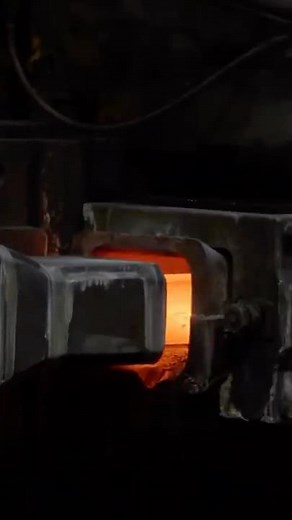 Each Rogue barbell is built by the hands of American steelworkers, machinists, and craftsmen.