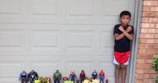 Fans mourn death of "Black Panther" star Chadwick Boseman