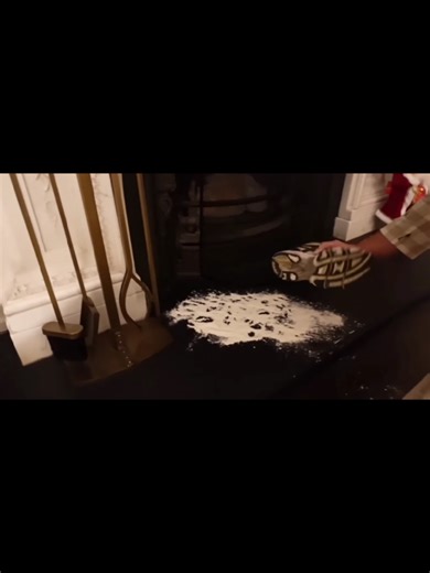 Tommy trying to make santa footprints 😭😂 #mollymae #bambifury #tommyfury #goviral #fyp @Tommy Fury @Molly-Mae