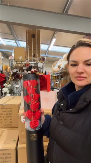 🌹 Valentine’s Made Easy for Florists 🌹 Florists, we’ve got your Valentine’s back 😉 Our True Touch Rose Buds bring all the romance Perfect for last-minute love wins ❤️ #ValentinesReady #TrueTouchRoseBuds #FloralSupplies #WholesaleFlorals #LoveSells | Tom Brown Wholesale Ltd