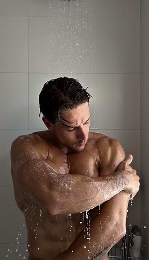 Different place, same routines 🤝🏼 Massive @Gymshark sale update → You now get -20% EXTRA (instead of 10%) on top of existing sales, but ONLY with code ‘JORRICK10’ So things that are for example 40% off, will be 60%! Just a couple more days before the sale ends. Go clear that wishlist🫰🏼 Ad.