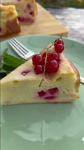 Easiest currant yogurt cake / Prepared in 3 minutes!