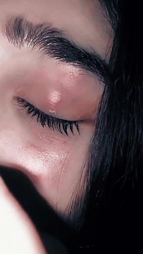 Sad Girl Crying Eyes: Heartbreaking Photos & Videos