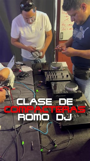 🎛️ En Romo DJ Academy preparamos a nuestros alumnos para conocer a fondo los equipos, resolver cualquier imprevisto en cabina y tocar con seguridad como DJs expertos. 🔥 Clase Demo SIN COSTO 📍 Quito – Ecuador 📲 Escríbenos al WhatsApp del perfil y asegura tu cupo #dj #ClaseDeDJ #DJProfesional #djpro #DJQuito