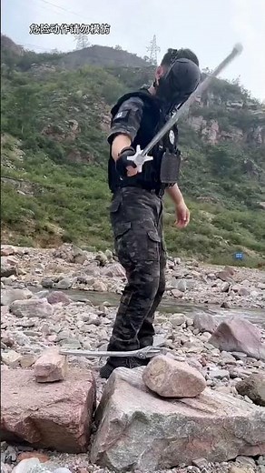 A three-section telescopic trekking pole, freely retractable and easy to carry, perfect for outdoor
