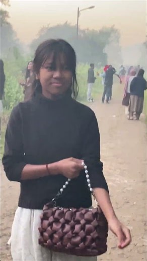 দেখি কে কে বলতে পারে সিনেমার নাম কী....???