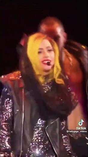 Lady Gaga - Poker Face (live)