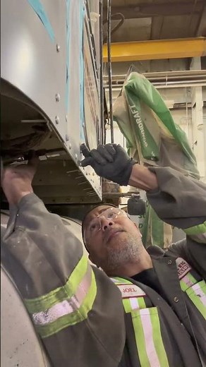 How to use huck rivets gun #repair #repaired #mechanic #buhaycanada #ofw