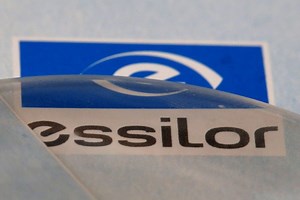 EssilorLuxottica :  Essilor sticks to targets after in-line third quarter sales