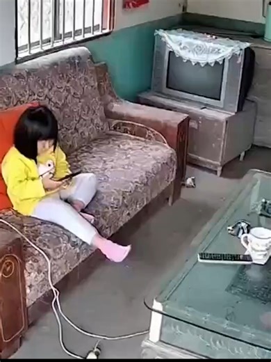 Çin'de Telefon Patladı: Çocuk Ölümden Döndü