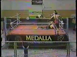 #Clásicos #WWC- Texas Hangmen vs. Carlos Colón & Invader #1 (1990). | Puerto Rico Wrestling Clássics.