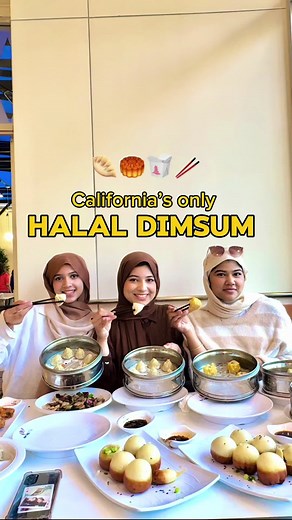 I can't believe we found CA's ONLY halal dimsum spot - and they serve soup dumplings!!! 🥟 You guys don't understand, it has been my DREAM to try soup dumplings, but I could never find a halal spot - until now! @superdumplingusa offers a 100% halal dimsum menu, and every single dish was freshly made right in front of us, and tasted absolutely amazing! 100000/10 recommend. 😋Let them know that you saw them on Hungry and Halal! #halal #halalfoodie #halalfood #halalla #halallosangeles #halalsocal #