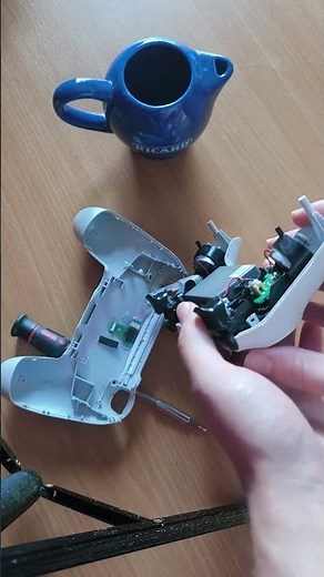 Comment démonter manette PS4 DualShock 4, simplement ?