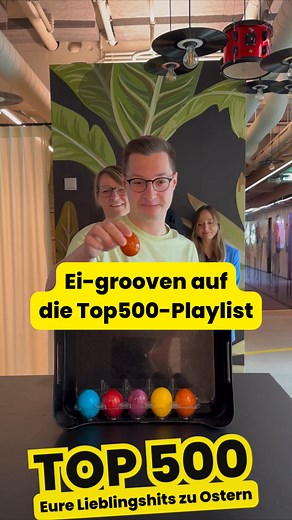 Um 10.00 Uhr geht's los mit der #top500playlist, dem größten Musikcountdown des Landes🤩🎉😎 Unser Moderatorenteam groovt sich schonmal ei 🐣💛Schaltet ein! | Life Radio